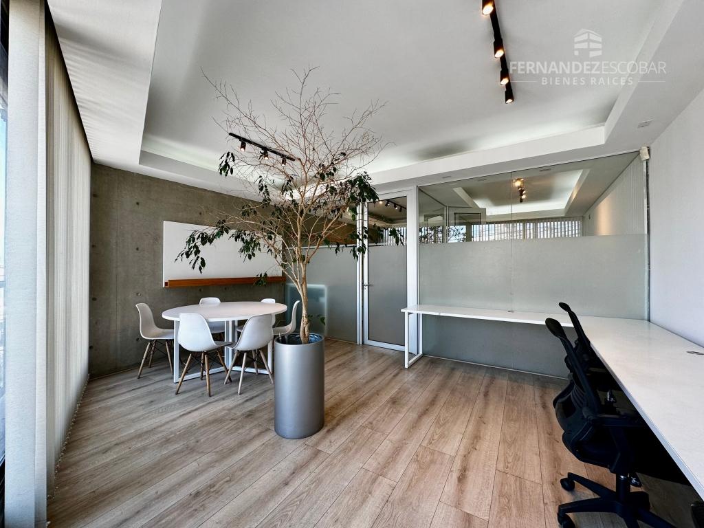 REÑACA - ARRIENDA OFICINA AMOBLADA DE 57m2 PLENO CENTRO