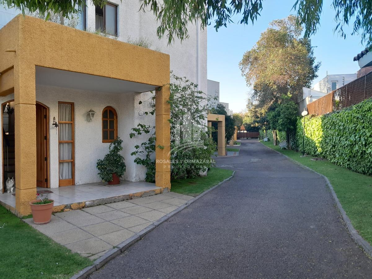 (COD 161) VENTA HERMOSA CASA, SECTOR RESIDENCIAL DE LA REINA, PRINCIPE DE GALES 8780, 4D 4B 
