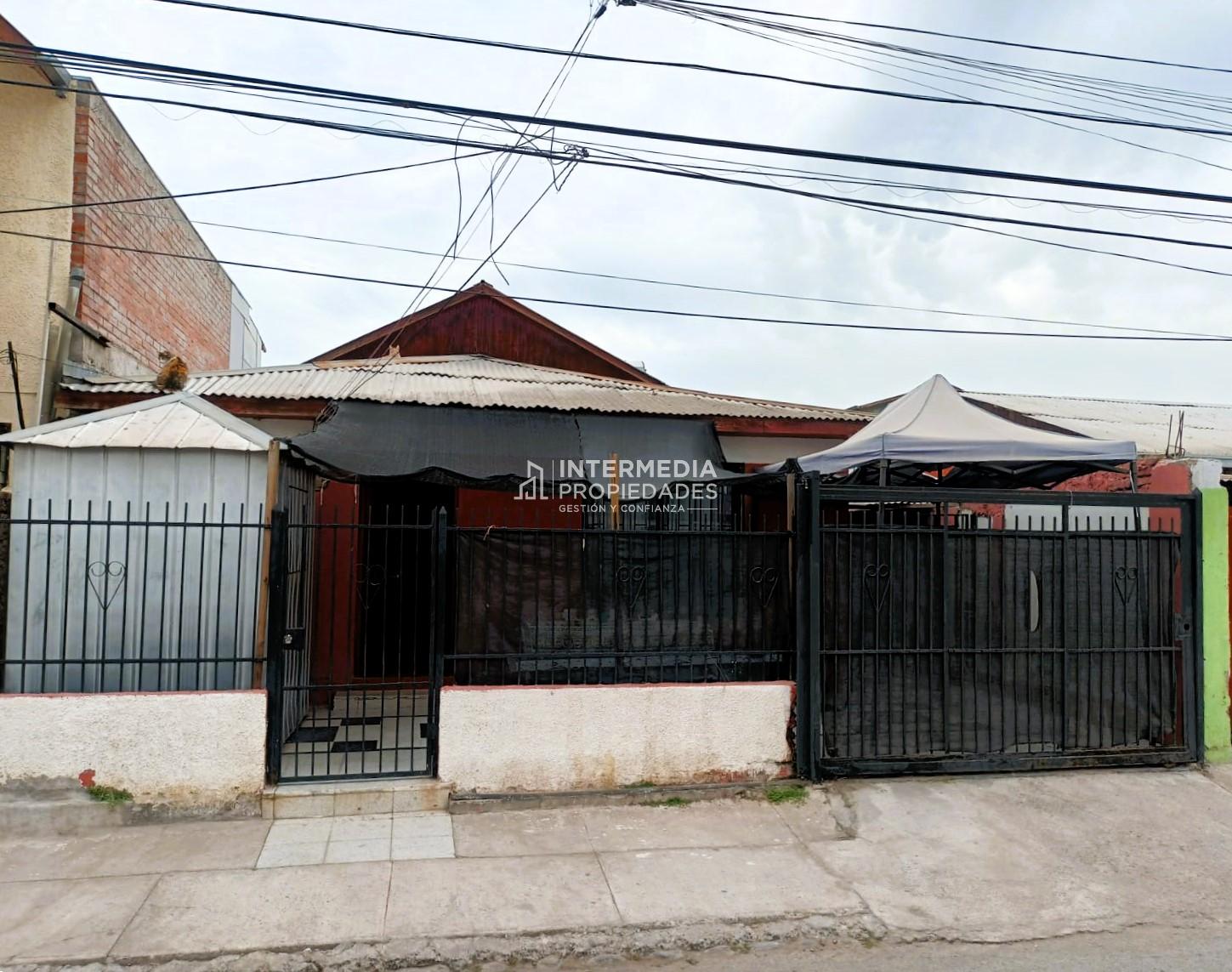 CASA CON PATIO DE 162MT2. La Florida, cercana a metros. 