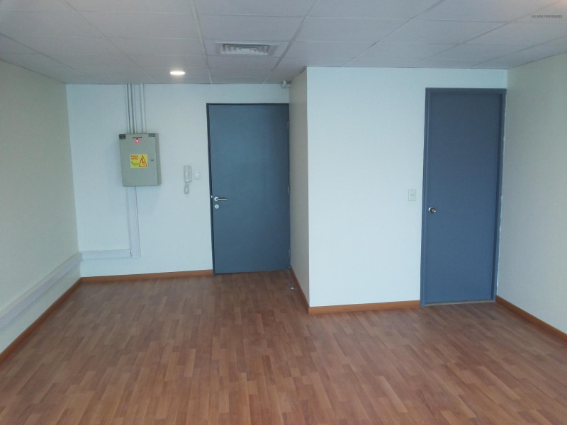 Arriendo última oficina de 32m2 Ed paseo libertad