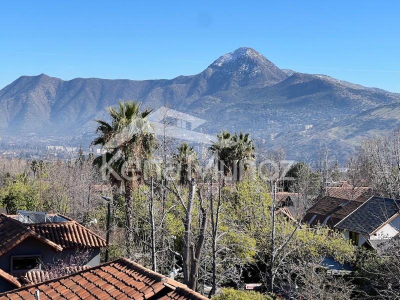 DEPARTAMENTO CON PRECIOSA VISTA.  COLEGIOS SCUOLA ITALIANA, CUMBRES, SAN NICOLAS DE MYRA, UNIVERSIDAD DEL DESARROLLO