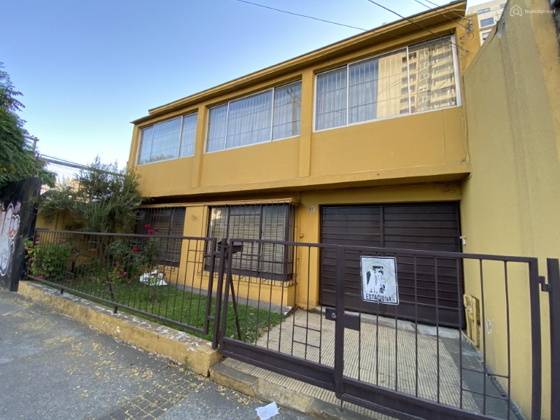 SE VENDE GRAN CASA CON EXCELENTE UBICACION