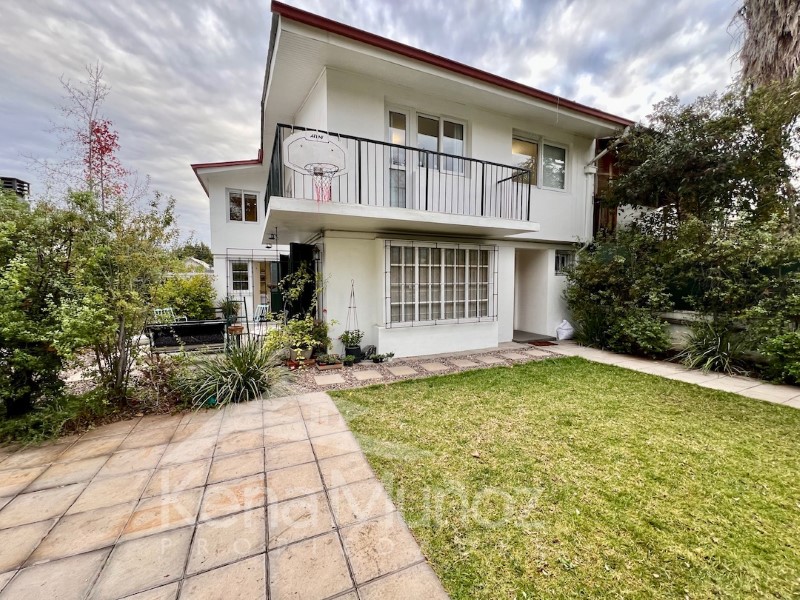 CASA IMPECABLE, REMODELADA, MUY ACOGEDORA