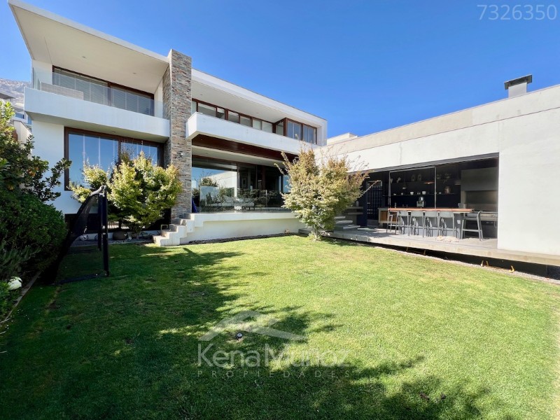 Maravillosa Preciosa Casa Mediterranea en Condominio, cercana colegio Juanita de Los Andes y Padre Hurtado
